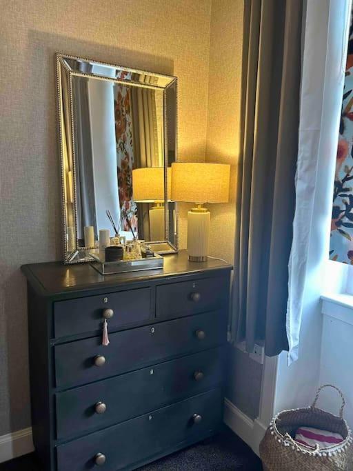 Large 2 Bedroom, Ground Floor Flat, Close To City Эдинбург Экстерьер фото