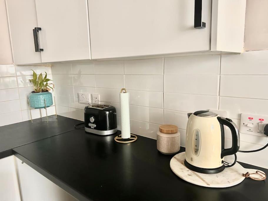 Large 2 Bedroom, Ground Floor Flat, Close To City Эдинбург Экстерьер фото